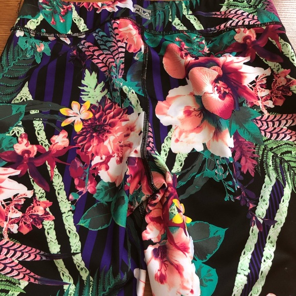 Fila Floral Crop Leggings - Picture 3 of 3